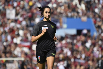 Rozhodčí Maria Sole Ferrieriová Caputiová pískala 2. října 2022 jako první žena utkání italské fotbalové ligy. Domácí Sassuolo v něm deklasovalo Salernitanu 5:0.
