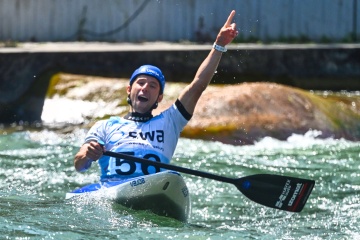 Olympijský vítěz na kajaku Jiří Prskavec získal na úvod Světového poháru ve vodním slalomu medaili na kánoi. V Augsburgu 3. června 2023 skončil třetí. 