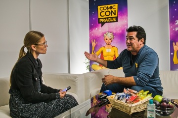  Americký herec Dean Cain na festivalu popkultury Comic-Con Junior hovoří s novinářkou ČTK Klárou Šimečkovou, 21. října 2023, Brno.  
