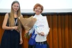 Zleva: Dagmar Biersaková
ředitelka INEV akademie a autorka cen Ekonomický Ámos,
Blanka Růžičková z Gymnázia Litoměřická na Praze 9 (cena v kategorii INEV průvodce ekonomií)