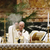 Papež na velikonoční vigilii hovořil o naději a nových začátcích