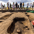 Archeologové u Račiněvsi nalezli unikátní mohylu s vnitřní komorou, která sloužila k rituálním aktivitám, 9. srpna 2022, Litoměřicko.